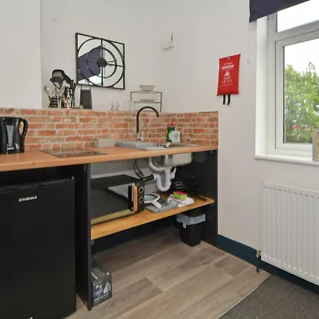 Stay At Shobnall Road Rooms And Studios Burton Exterior photo