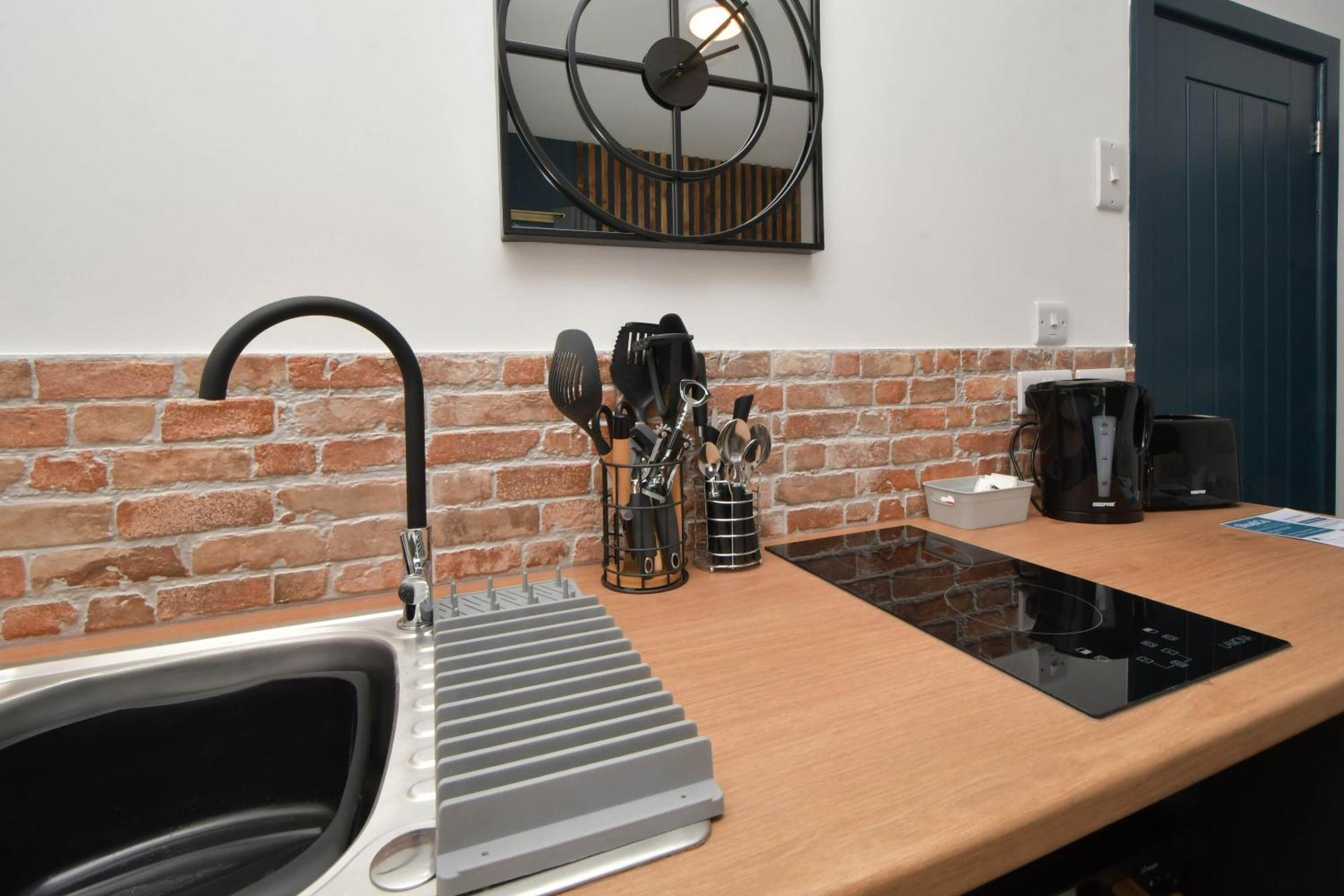 Apartment At Shobnall Road And *